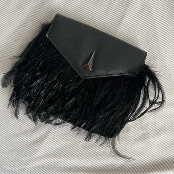 Express Black Feathery Flapper Style Purse 🖤🪽 - Picture 3 of 4